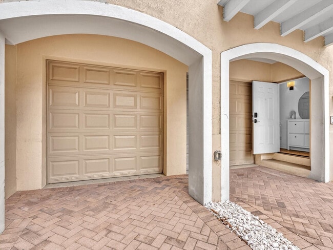 Building Photo - 2329 Vintage Dr