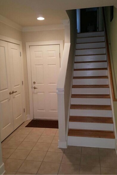 Building Photo - 5603 44th Ave