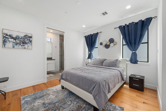 Building Photo - 2239 N MacGregor Way