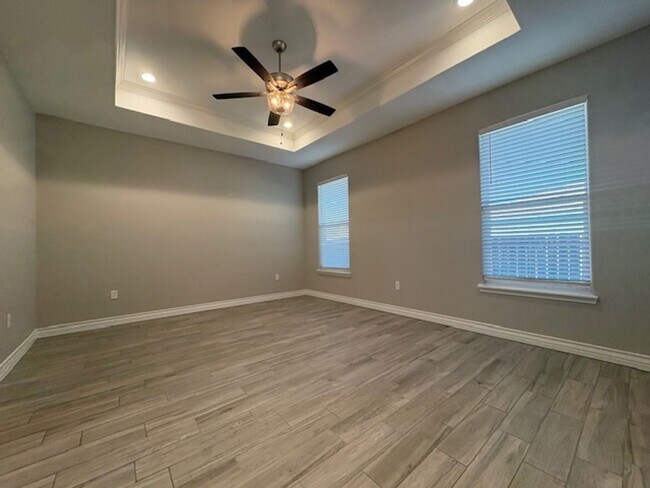 Building Photo - DCR602