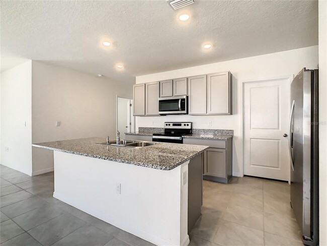 Building Photo - 16506 Mosaic Oar Dr