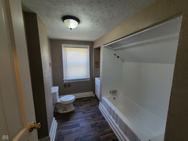 Building Photo - 516 W 28th St