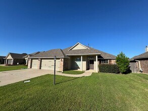 Building Photo - Haughton Schools!!! Close to I-20!