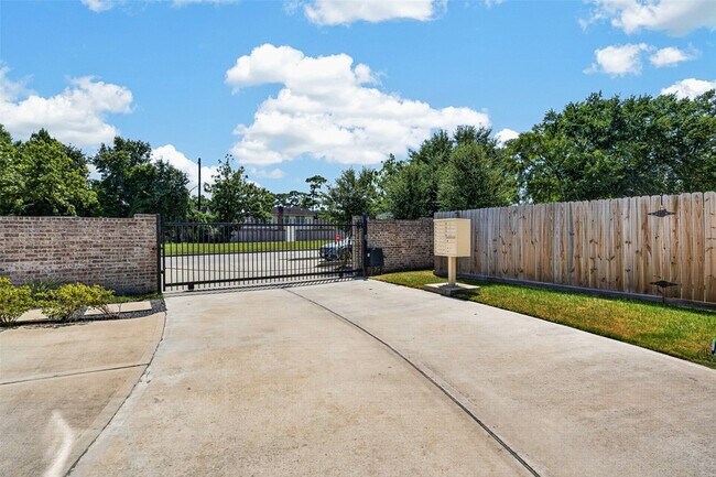 Building Photo - 778 W Tidwell Rd