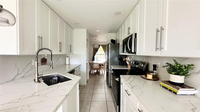 Building Photo - 2265 NW 170th Ave