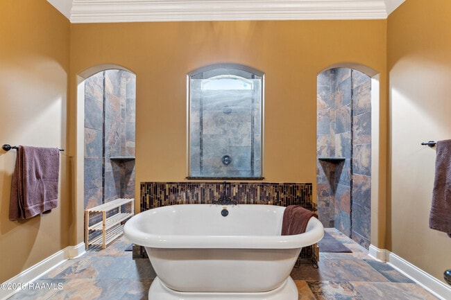 Building Photo - 126 Heathwood Dr