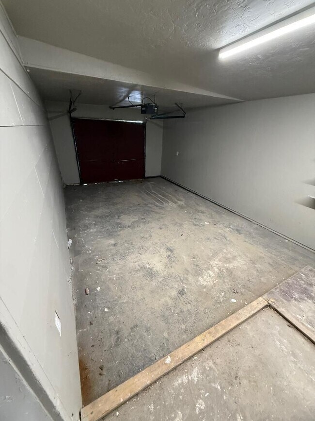 Building Photo - Beautifully Remodeled 2 Bed | 1 Bath | 1-Car Garage on Large Lot