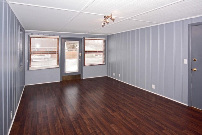 Building Photo - 5755 Primrose Ave