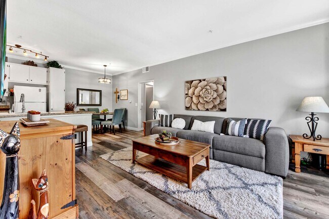 Building Photo - 13133 Le Parc