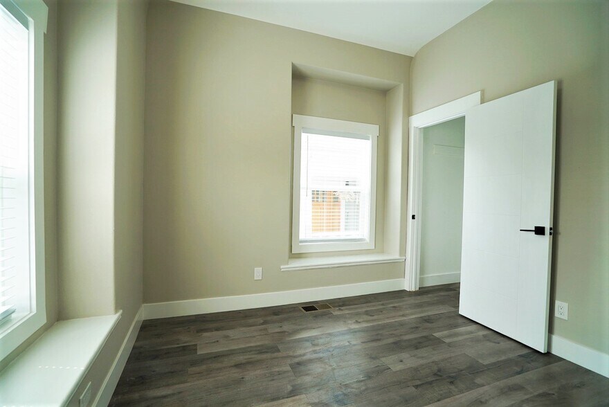 Building Photo - 1633 62nd St