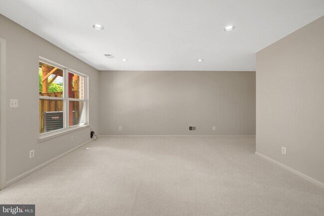 Building Photo - 2505 James Madison Cir
