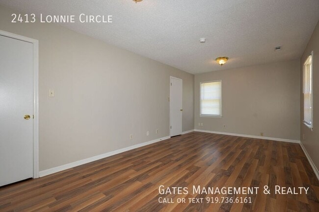 Building Photo - 2413 Lonnie Cir S