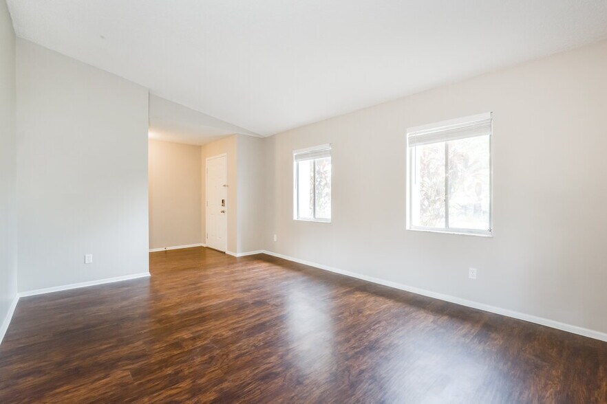 Building Photo - 1891 Aster Dr