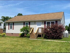 Building Photo - 3 Bedroom w Fenced yard Campbell County