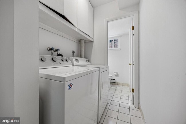 Building Photo - 517 S Randolph Ct