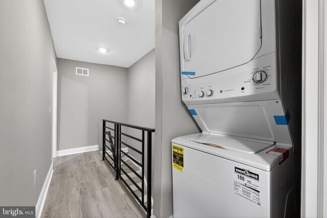 Building Photo - 1208 W Dauphin St