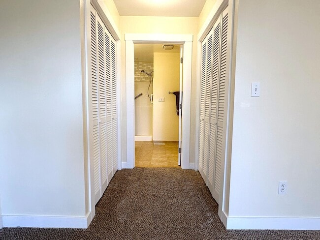 Building Photo - 460 Fox Ln