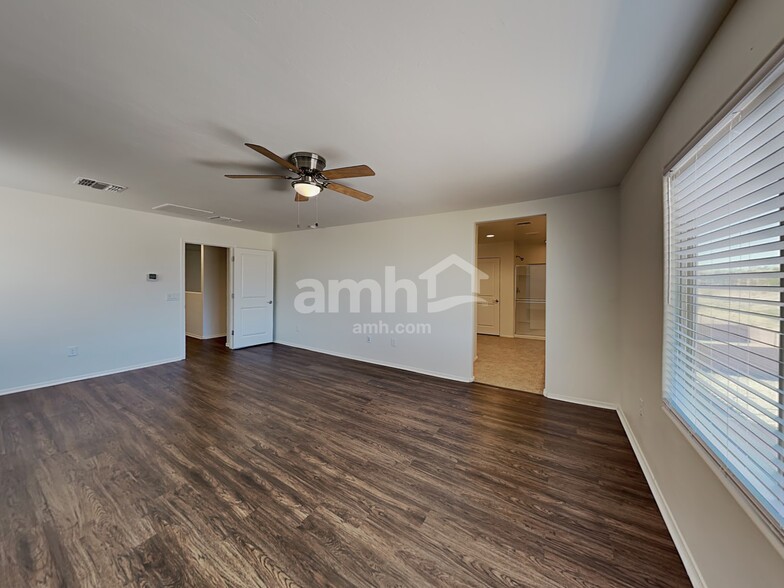 Building Photo - 683 N Nestled Hummingbird Ln E