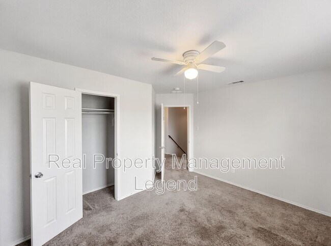 Building Photo - 3211 Roundtree Ln