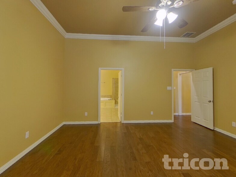 Building Photo - 7729 Glencrest Dr