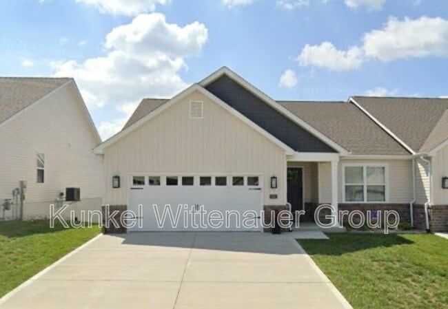 Primary Photo - 806 Applewood Creek Dr