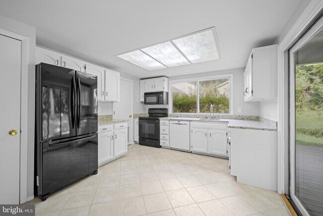 Building Photo - 225 Penny Ln