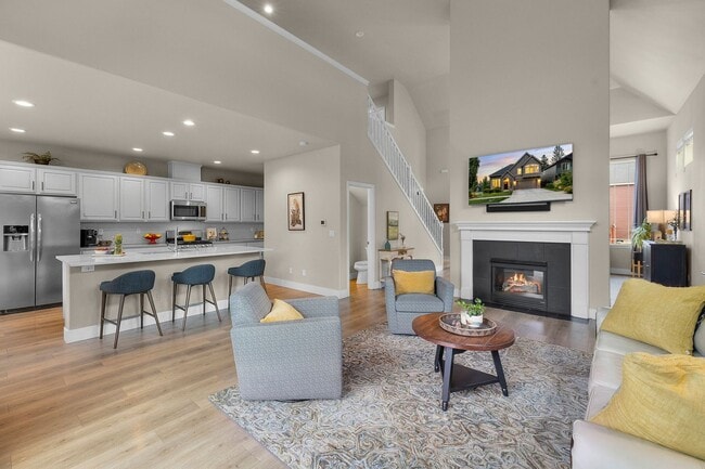 Building Photo - Stunning furnished home located in the des...