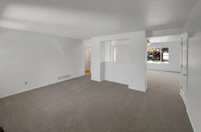 Building Photo - 12660 Eastlake Dr