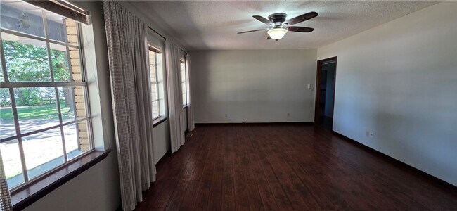 Building Photo - 3320 E Heritage Pkwy