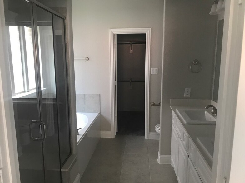 Building Photo - 16409 Amistad Ave