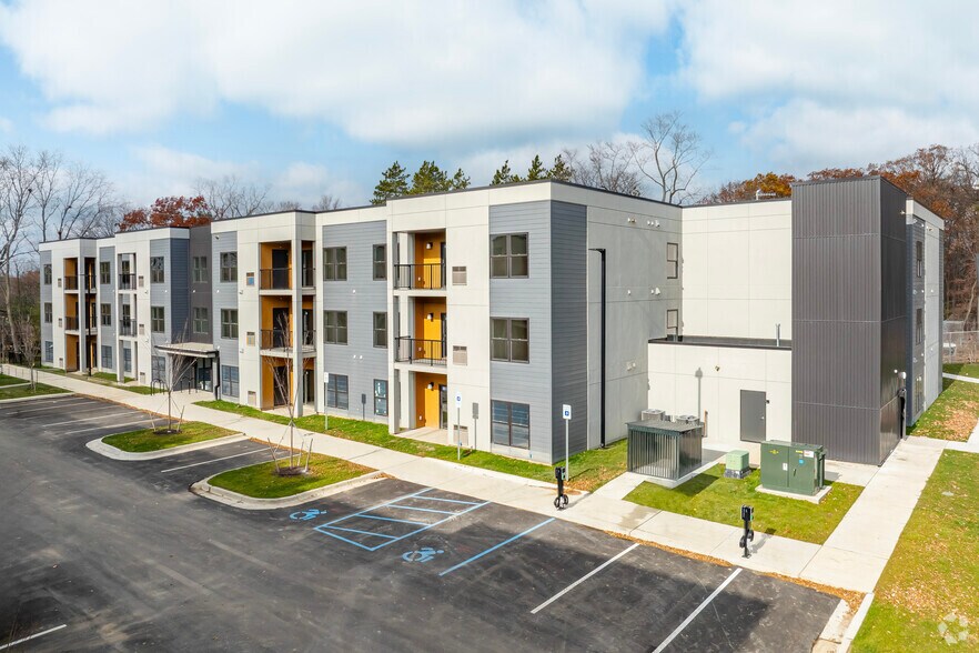 Primary Photo - Brightdawn Village Apartments