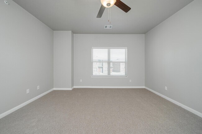 Building Photo - 4089 Cross Park Dr