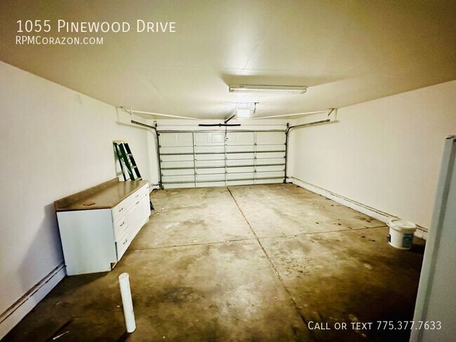 Building Photo - 1055 Pinewood Dr