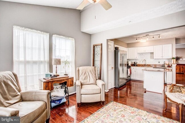 Building Photo - 5036 Finsbury Rd