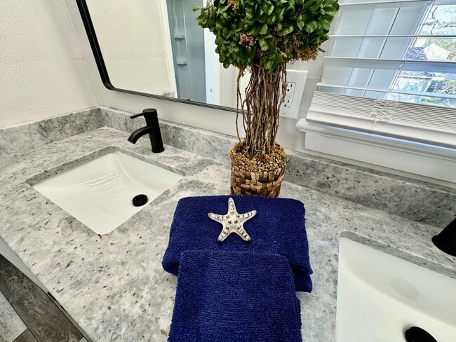 Building Photo - READY NOW!! Updated 5-Bedroom Home w/Fenced Backyard, Attached Garage  & Sunroom - Pet Friendly!