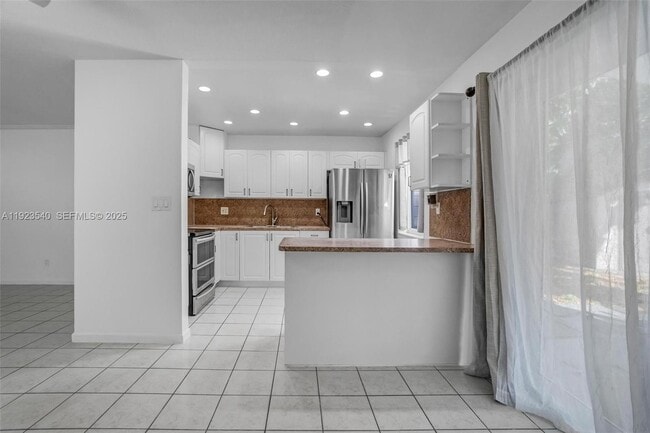 Building Photo - 601 SW 64th Pkwy