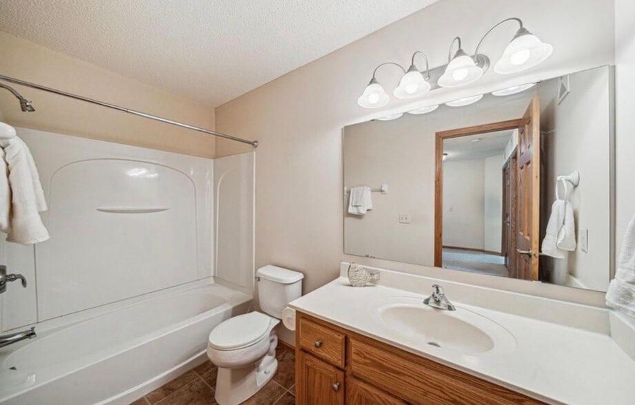 Building Photo - 8315 Cedarview Cir