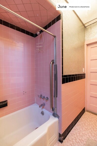 Building Photo - Room in Shared 4 bed/1.5 bath home
