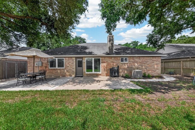 Building Photo - 22939 Indian Ridge Dr
