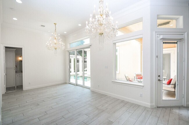 Building Photo - 422 Mignon Ln