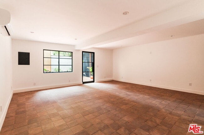 Building Photo - 430 N Harper Ave