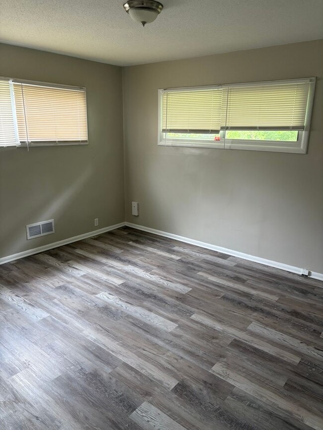 Building Photo - Large 3 bedroom house available