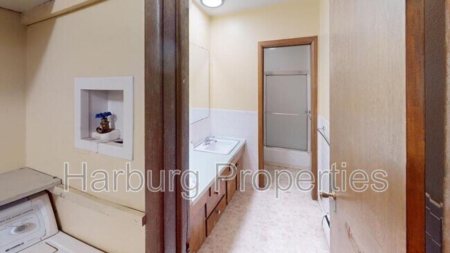 Building Photo - 1717 Baseline Rd