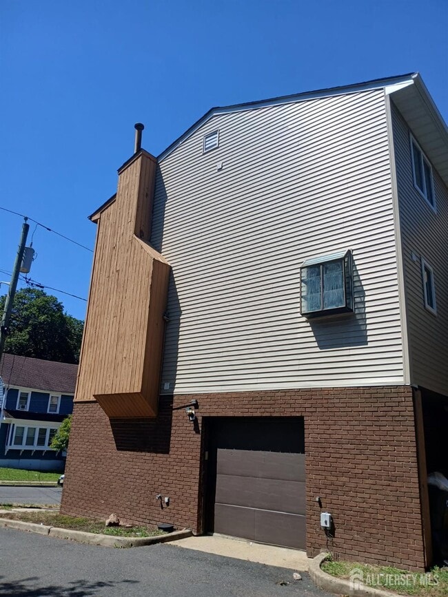 Building Photo - 71 Redmond St