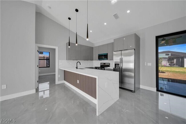 Building Photo - 317 NW 17th Pl