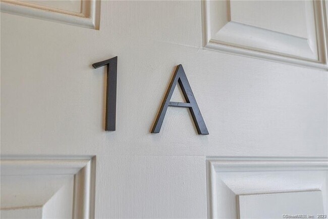 Building Photo - 160 Glenbrook Rd