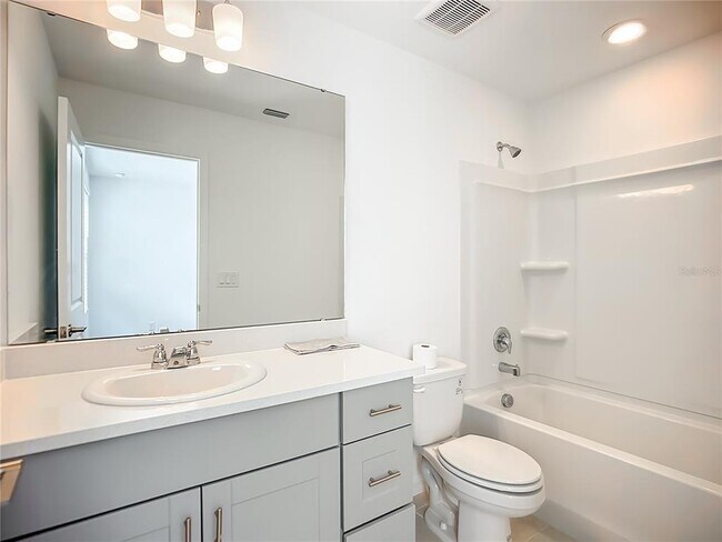 Building Photo - 16642 San Nicola Pl