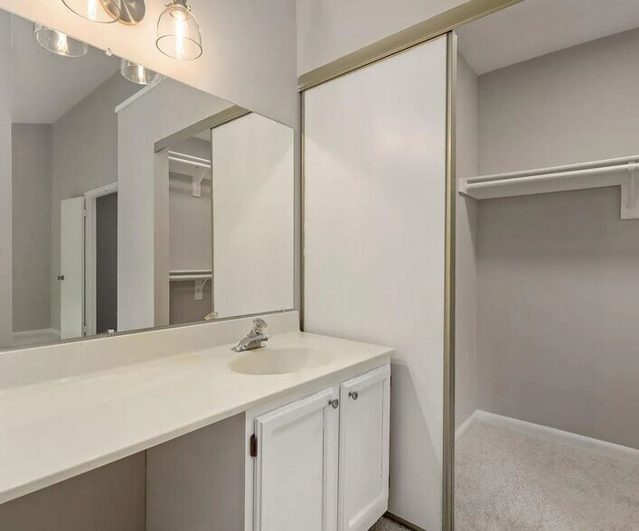 Building Photo - 3085 Bridgeton Ct
