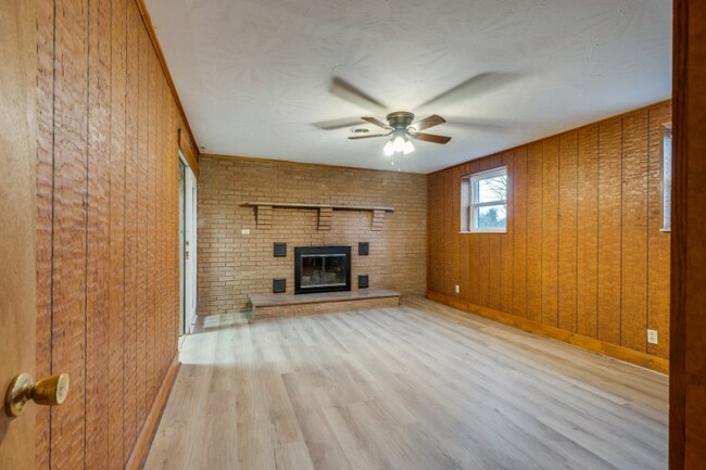 Building Photo - 134 Howes Chapel Rd