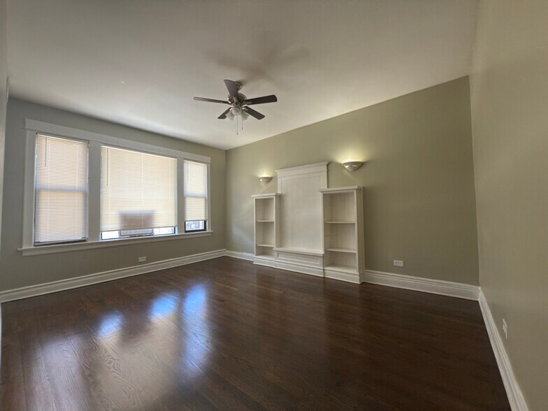 Building Photo - 4617 S Calumet Ave